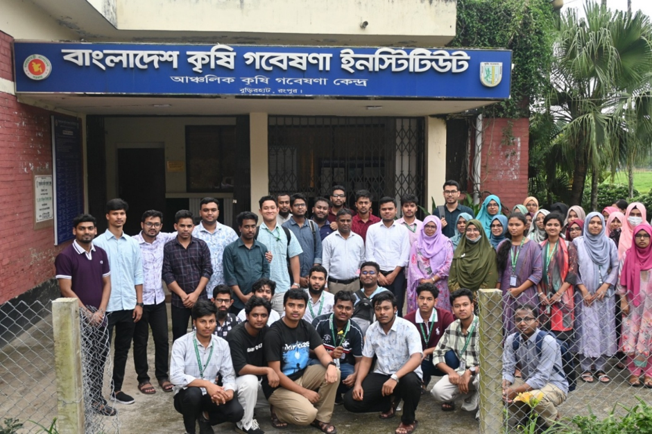 Kurigram Agricultural University students visit the Trichogramma Rearing Facility
