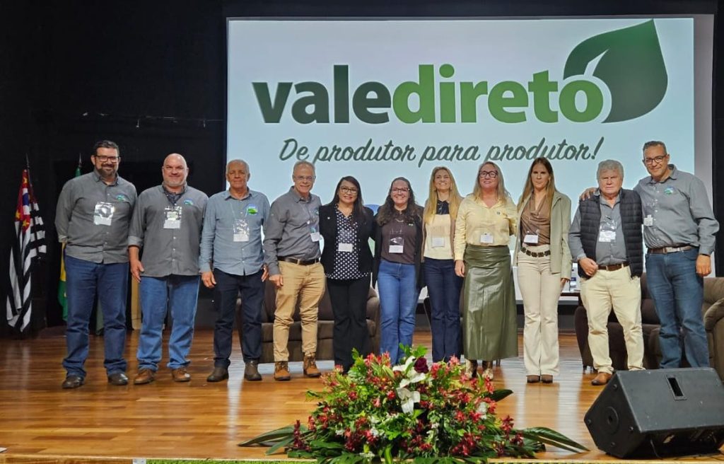 CABI representative with APDVP members and director at the Vale Direto Forum, Brazil.